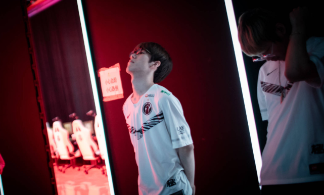 他的防守虽 他的防守虽